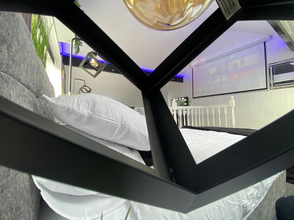 New…the Hottub House Pleasure Hébergement de vacances *